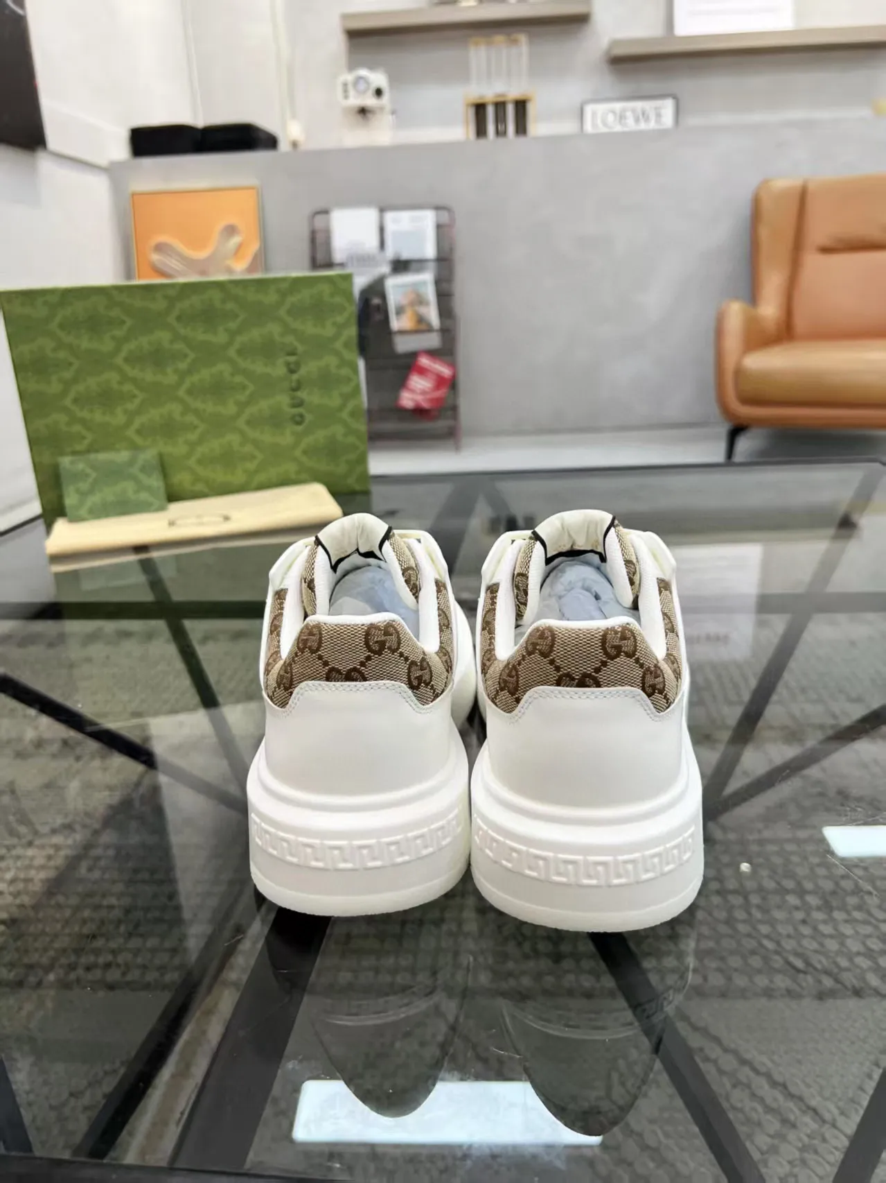 Factory price: 460💰Gucci new men's shoes GUCCI [Lightning] latest shoes are shipped. Original quality, fashionable, made of special materials, sheepskin lining, brand new packaging. The foot feels super comfortable and the workmanship is impeccable. Size: 38-44, customized 45